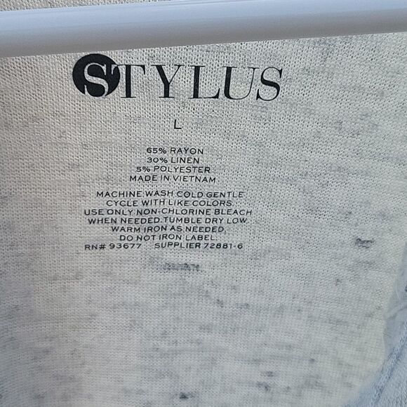 Stylus light split gray v-neck shirt size L NWT - Picture 2 of 4